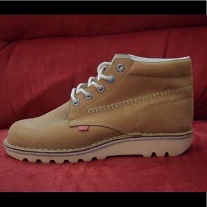 Men’s kickers tan boots size 43 European 9.5 shoes